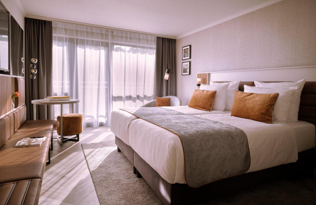 Postel nebo postele na pokoji v ubytování Leonardo Royal Hotel Baden- Baden