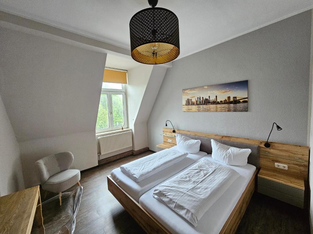 Postel nebo postele na pokoji v ubytování Hotel Friedensbruecke