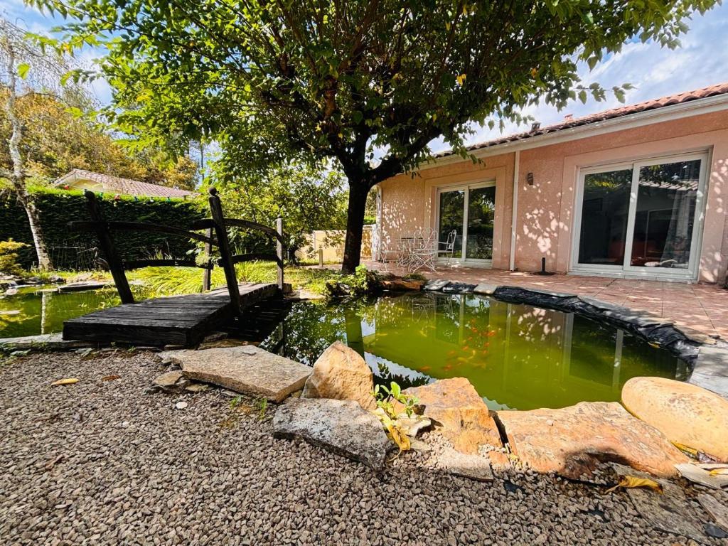 Photo de la galerie de l'établissement Jim et Otta, Gîte dogfriendly, 3 étoiles tourisme, 200m de la forêt, à Mont-de-Marsan