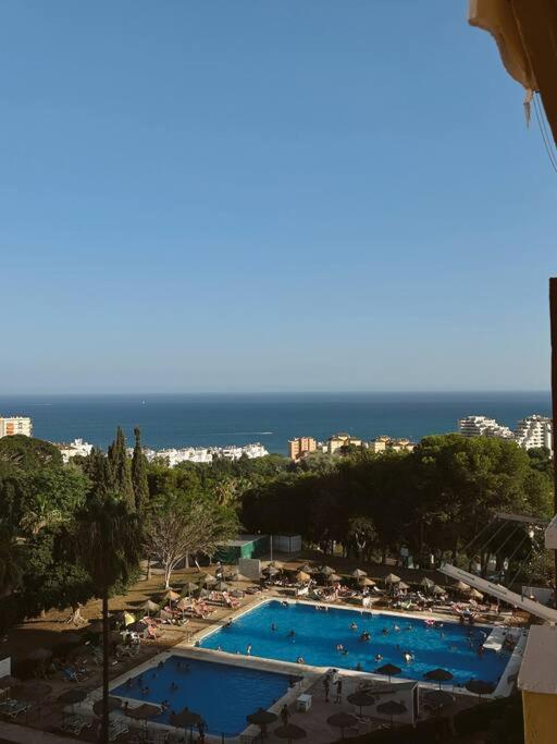 Estudio reformado con vistas al mar y piscina, Ideal para parejas en Benalmádena