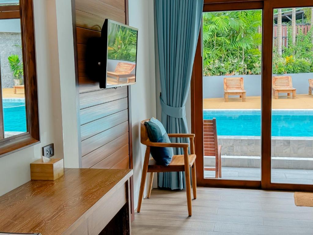 Bazén v ubytování Salakphet Resort nebo v jeho okolí