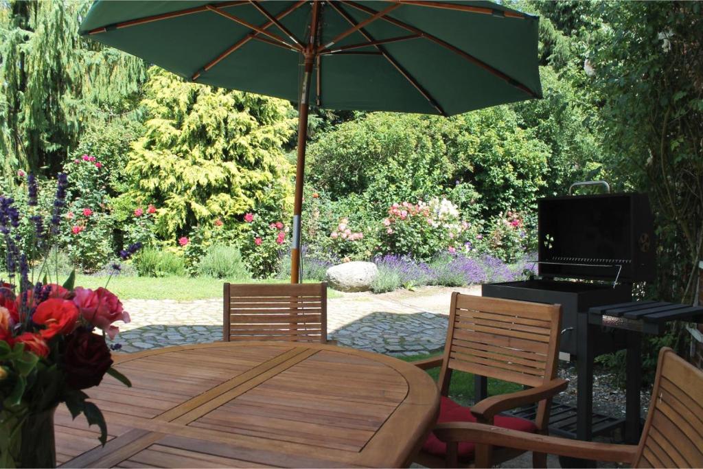 Zahrada ubytování Gut Einhaus an der Ostsee - Großzügiges Haus mit Tennisplatz und Pool sowie Garten und Ostseenähe