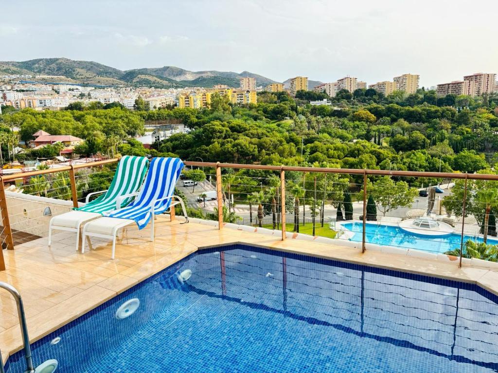 Ático dúplex, con piscina privada, jacuzzi y gimnasio