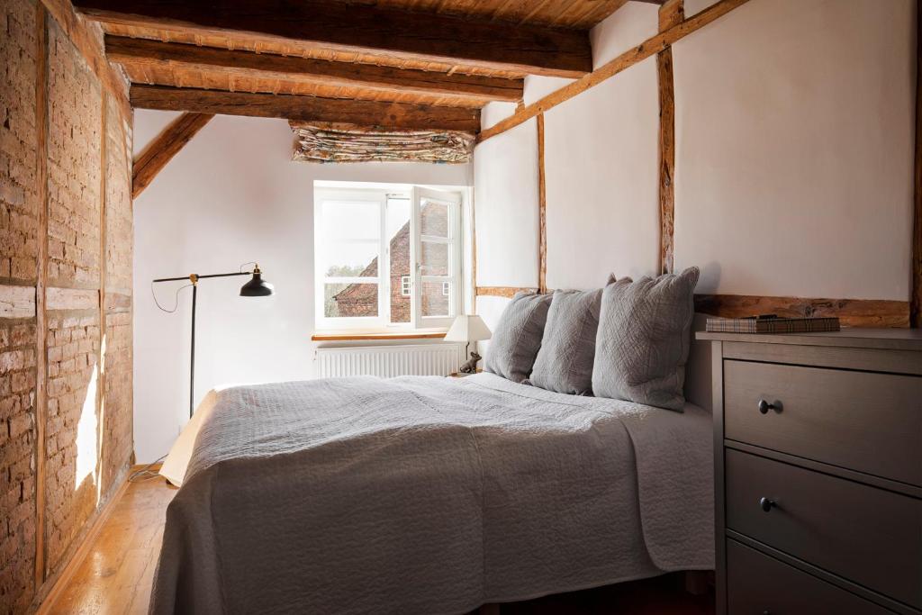 Postel nebo postele na pokoji v ubytování Gut Einhaus an der Ostsee - Großzügiges Haus mit Tennisplatz und Pool sowie Garten und Ostseenähe
