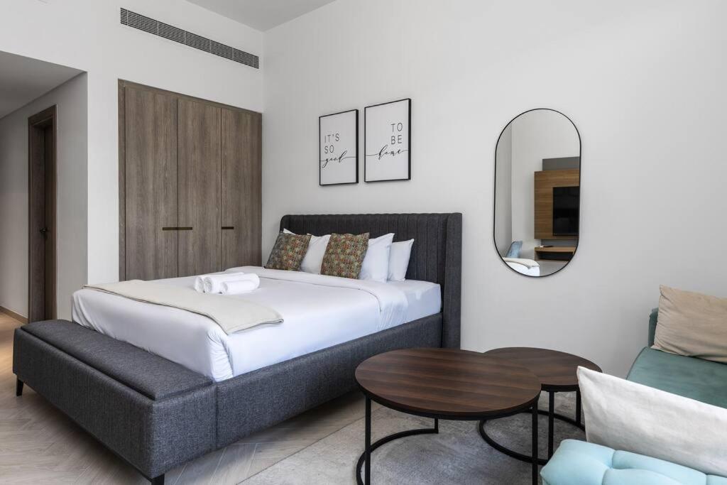 فضای داخلی Waves - Elegant Oxford 212 Studio in JVC with City Views در دبی - تصویر ۳