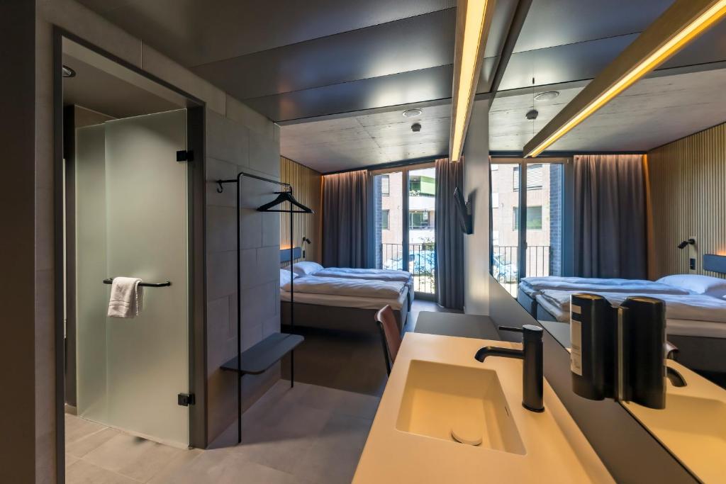 Postel nebo postele na pokoji v ubytování Zleep Hotel Zürich-Kloten