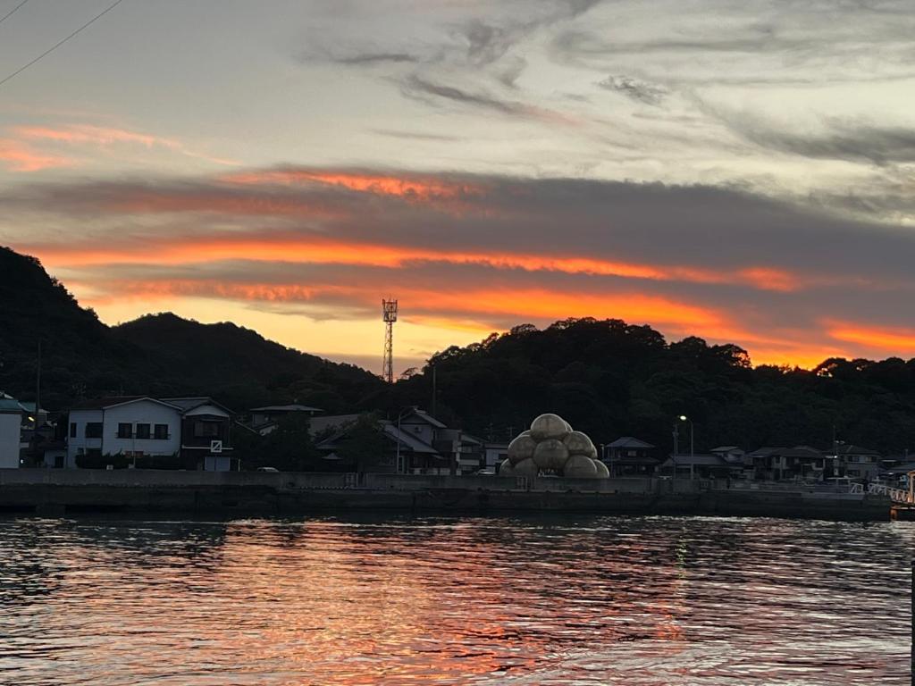 ゲストハウスの近くで見られる自然の景観