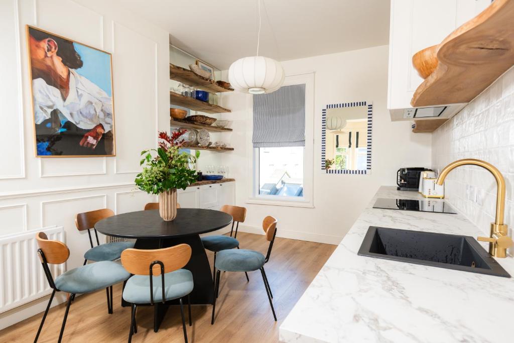 a kitchen with a table and chairs and a sink at Coastal Location - Sleeps 6 & Pet Friendly in Bangor