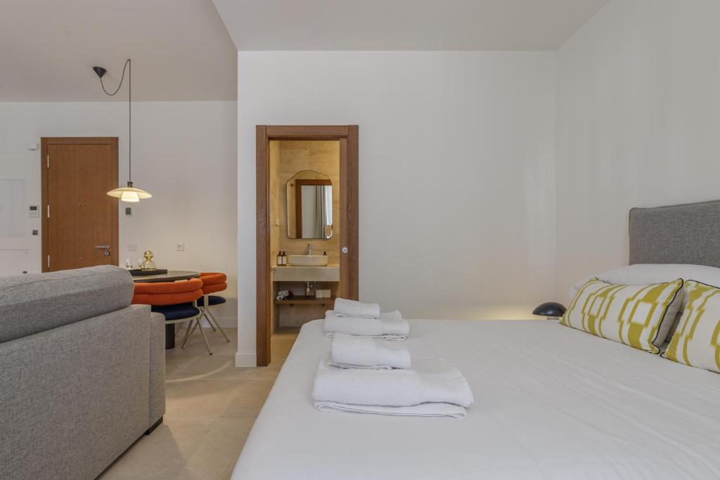 Plaza del Siglo Suites & Boutique Apartments by Caleta Homes - 6