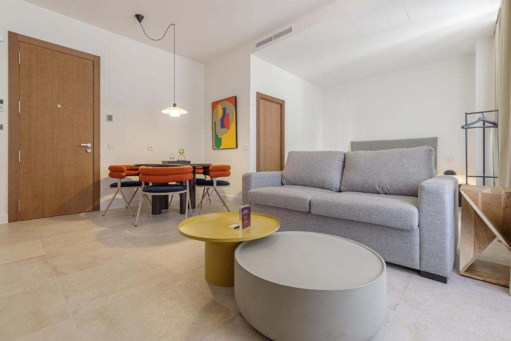 Plaza del Siglo Suites & Boutique Apartments by Caleta Homes - 4