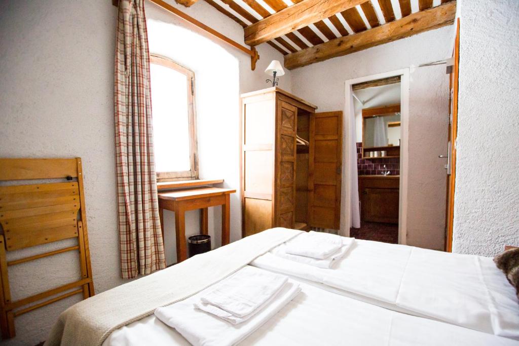 Langley Hotel La Vieille Ferme photo