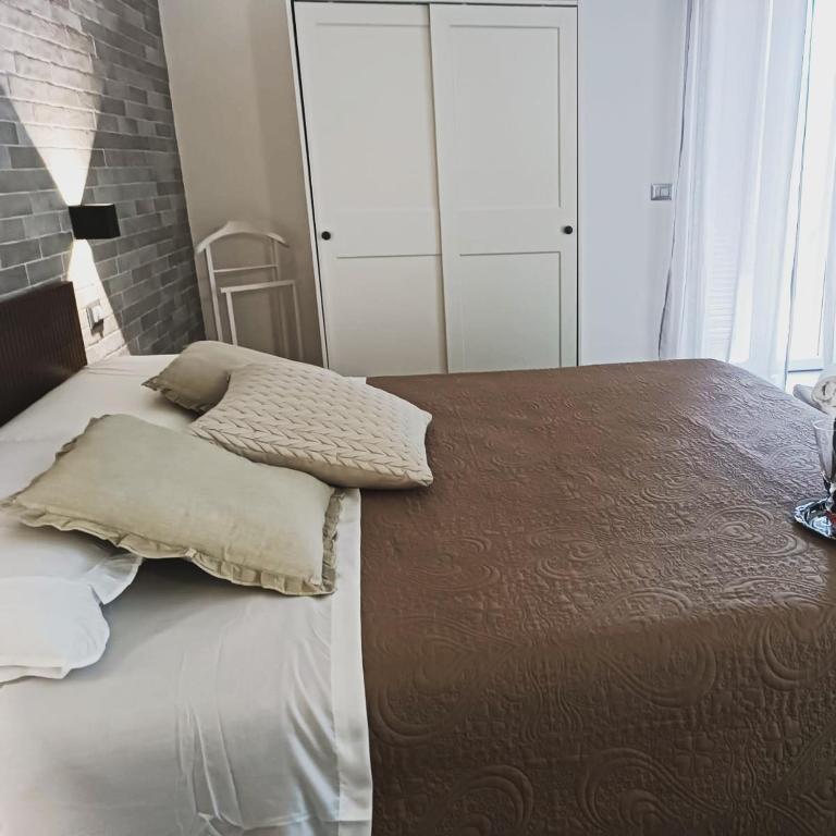 Łóżko lub łóżka w pokoju w obiekcie Casa Rosamari - su Lago di Posta Fibreno, Appartamento con camino