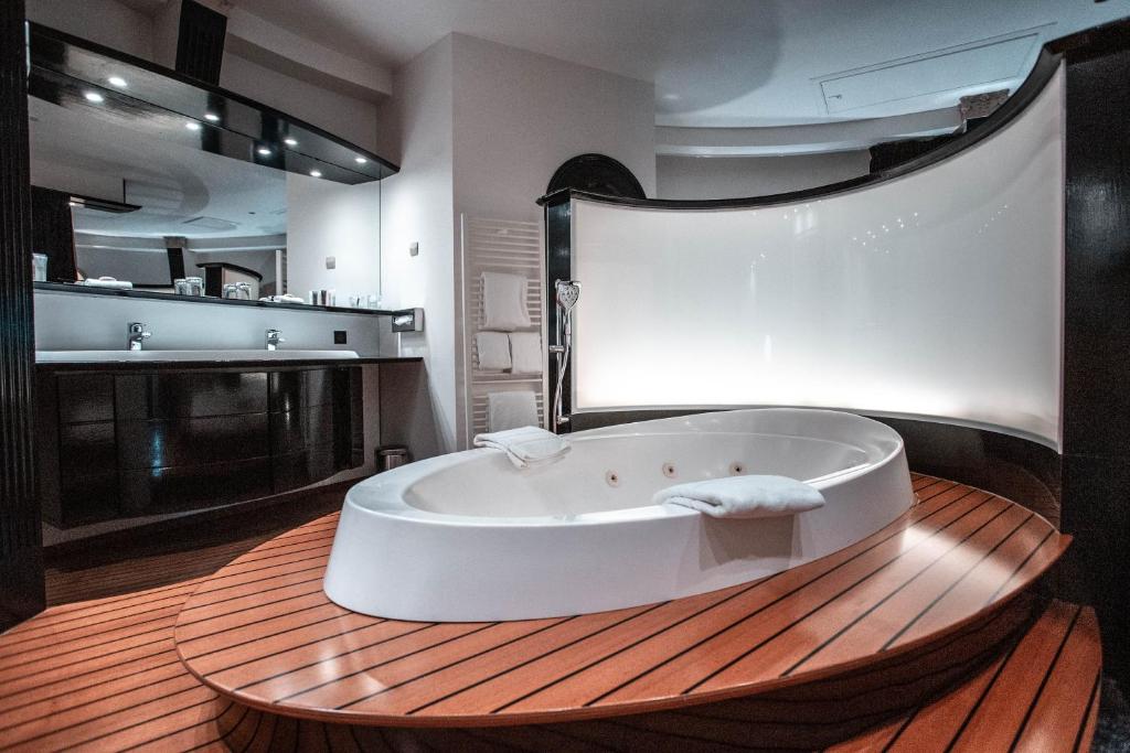 Hôtel Carlton Lille - Resim 3