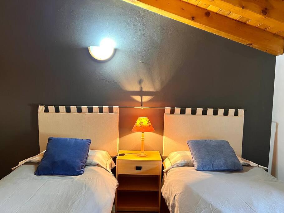 Cama o camas de una habitación en Casa Rural Martinach - L'Amfitriona