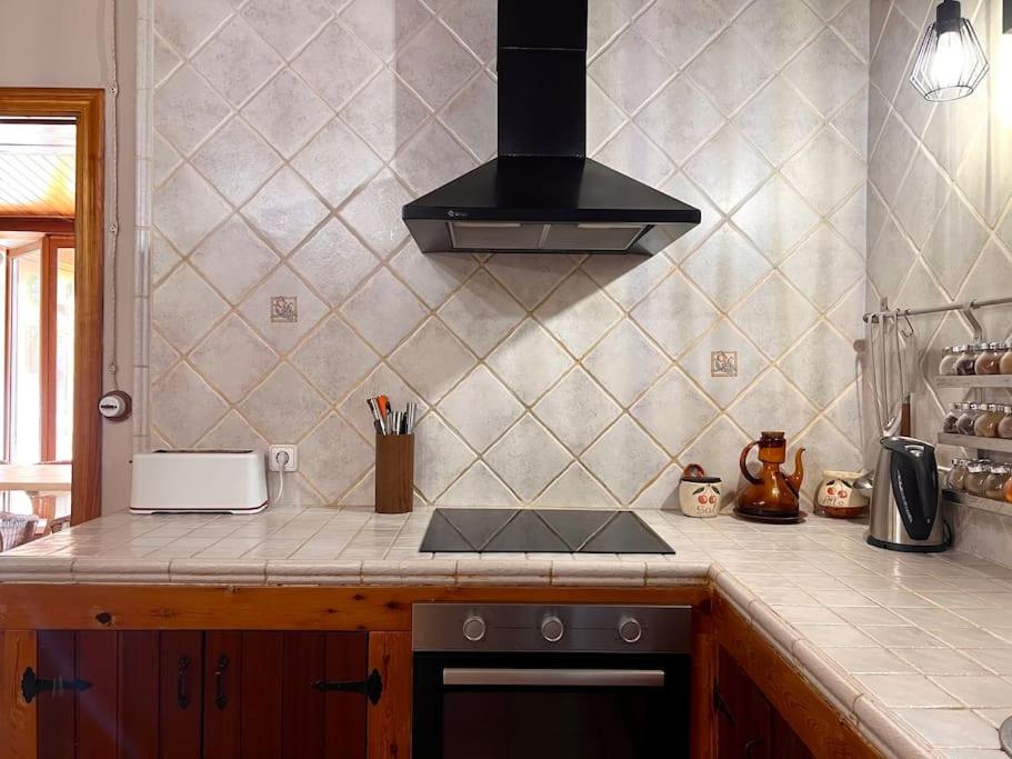 Una cocina o zona de cocina en Casa Rural Martinach - L'Amfitriona