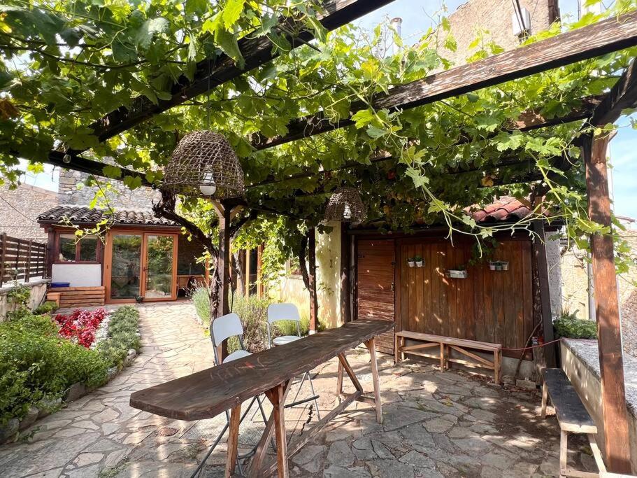 Jardín al aire libre en Casa Rural Martinach - L'Amfitriona