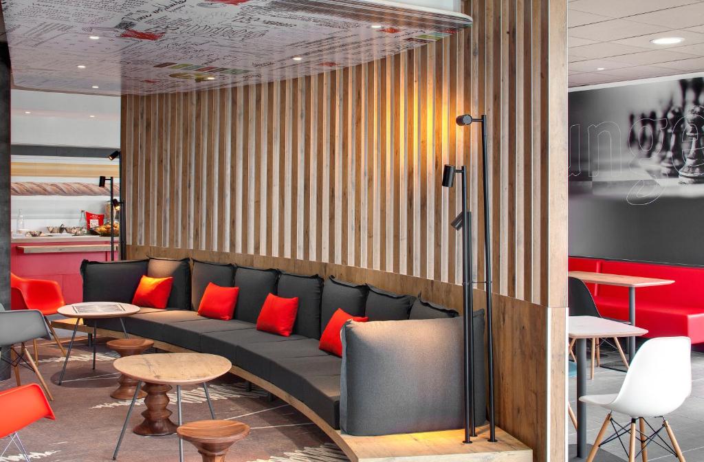 Posezení v ubytování ibis Clermont Ferrand Nord Riom