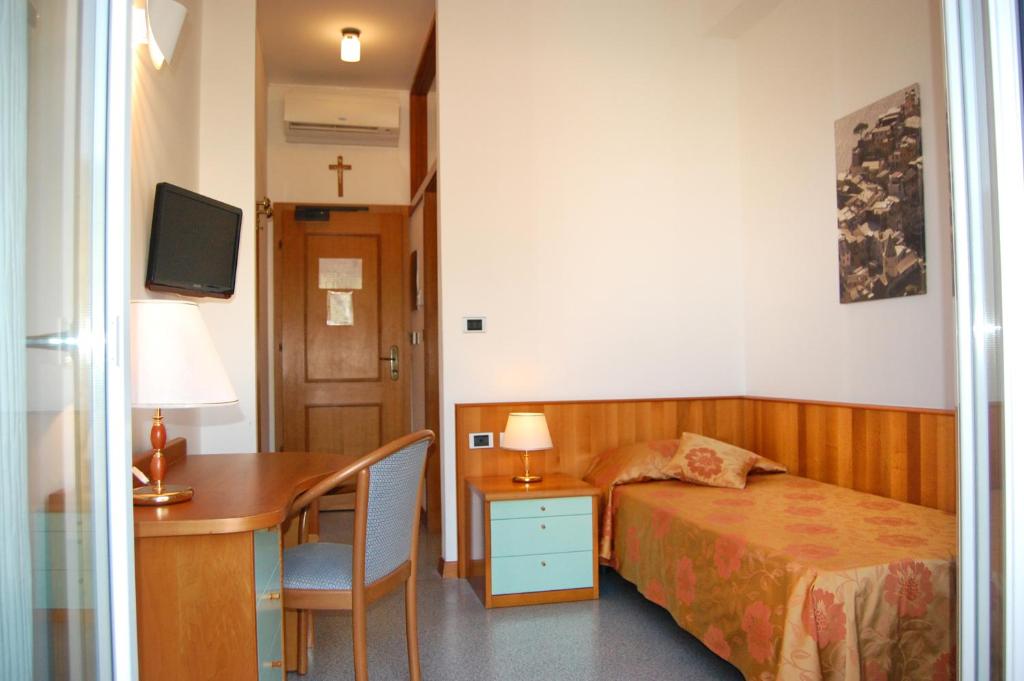 Кровать или кровати в номере Hotel Villa Adriana