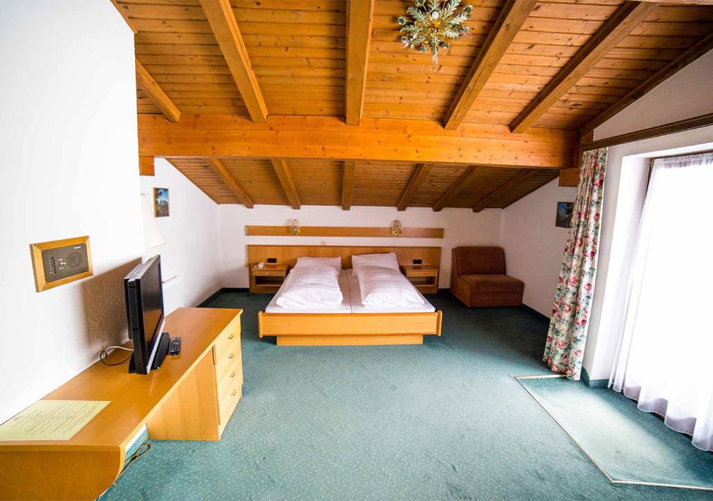 Postel nebo postele na pokoji v ubytování Langley Hotel Rendlhof