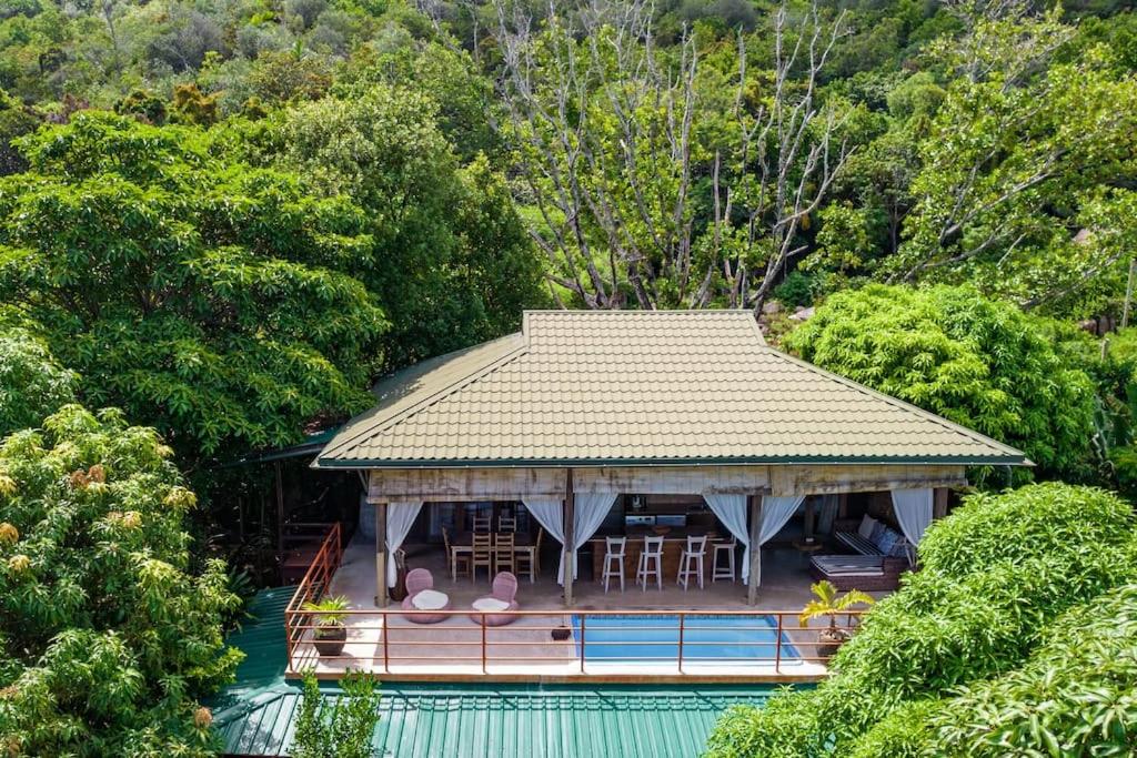 Imagine din galeria proprietății La Pointe Beach Huts în Anse Possession