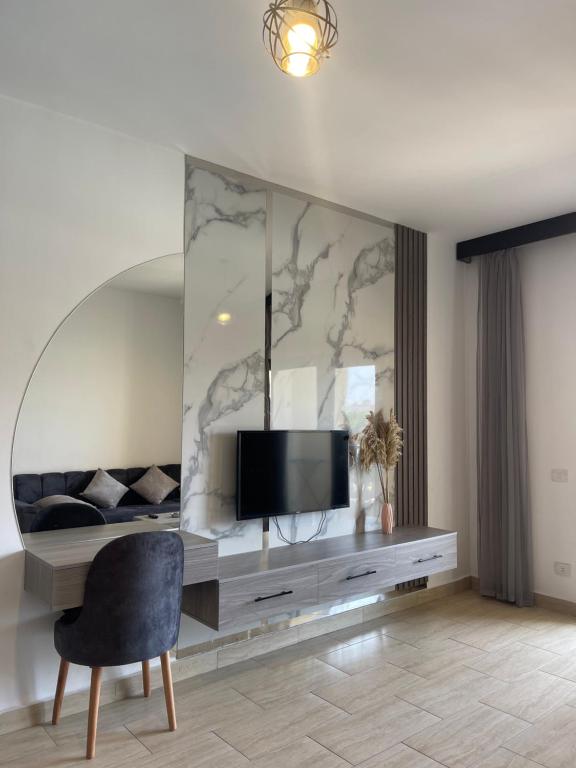 A seating area at AlDau Heights Apartments