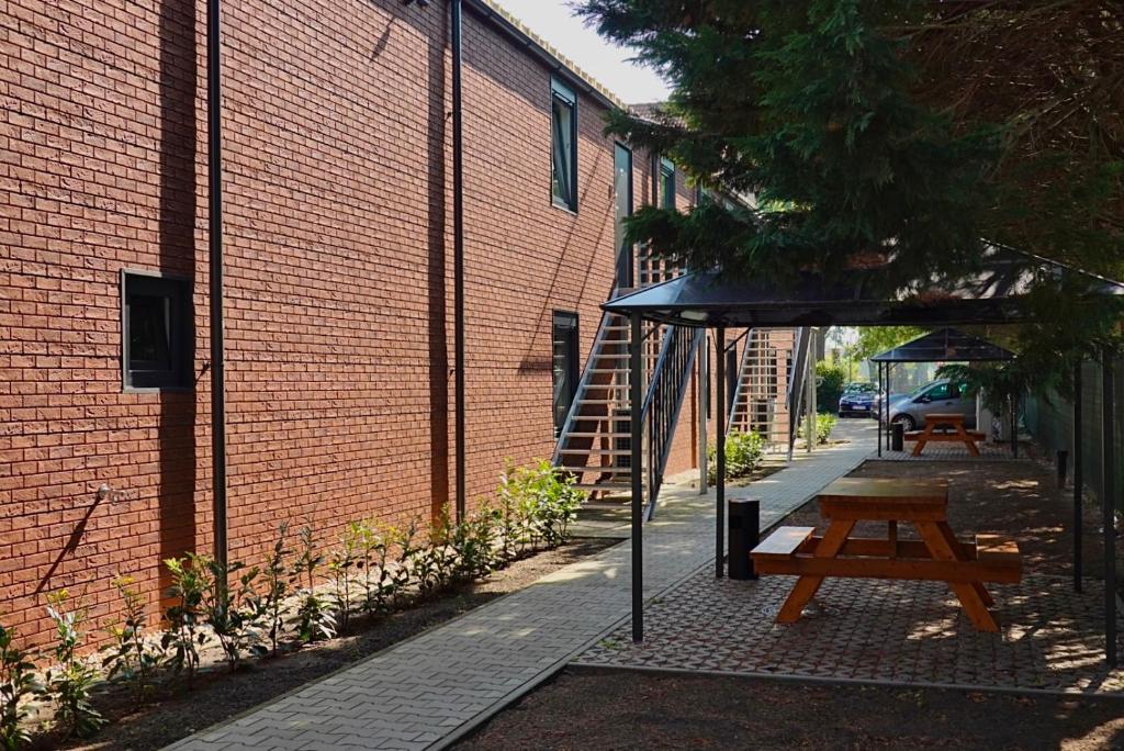 Das Gebäude in dem sich das Aparthotel befindet