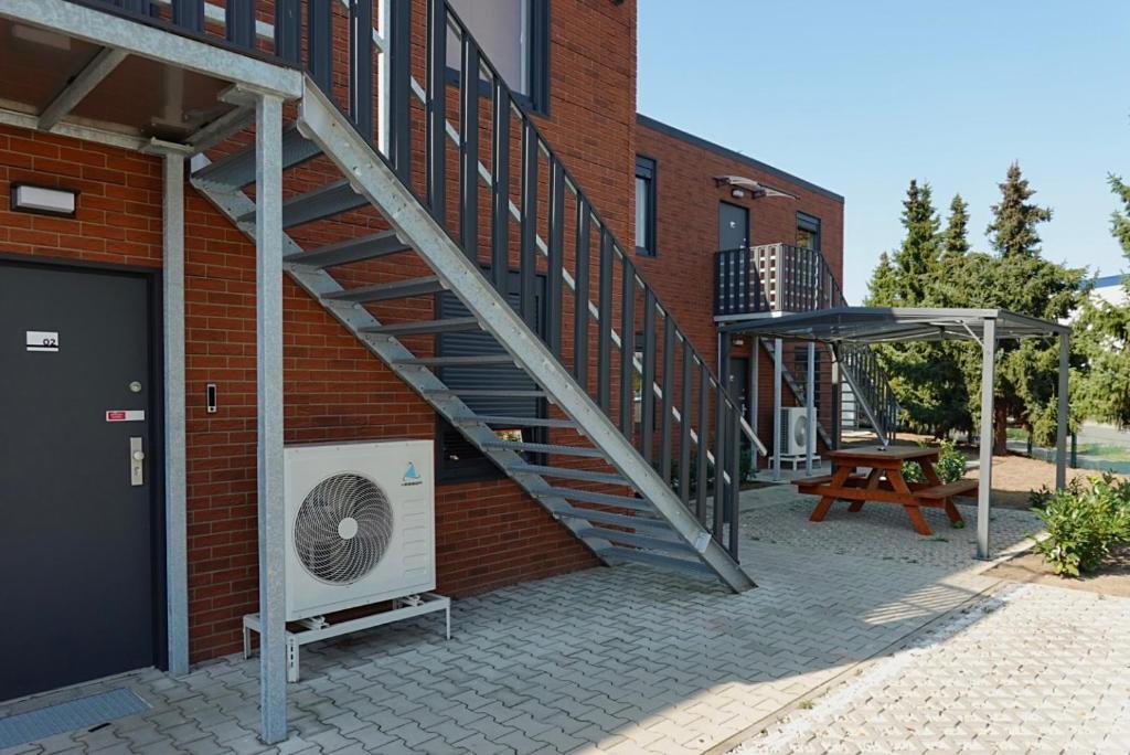 Das Gebäude in dem sich das Aparthotel befindet