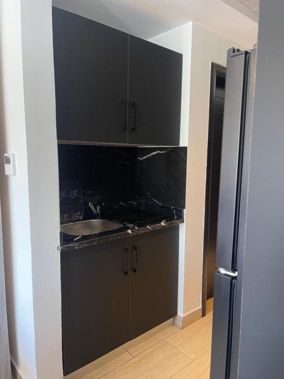 A kitchen or kitchenette at AlDau Heights Apartments