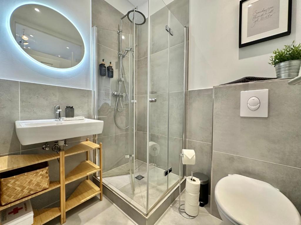 250m Rhine - quiet Appartement near centralstation- secretplace-K-111-S