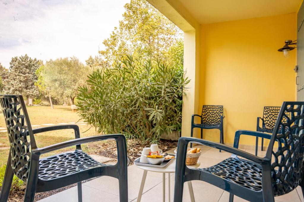 Posezení v ubytování Logis Hotel des Granges