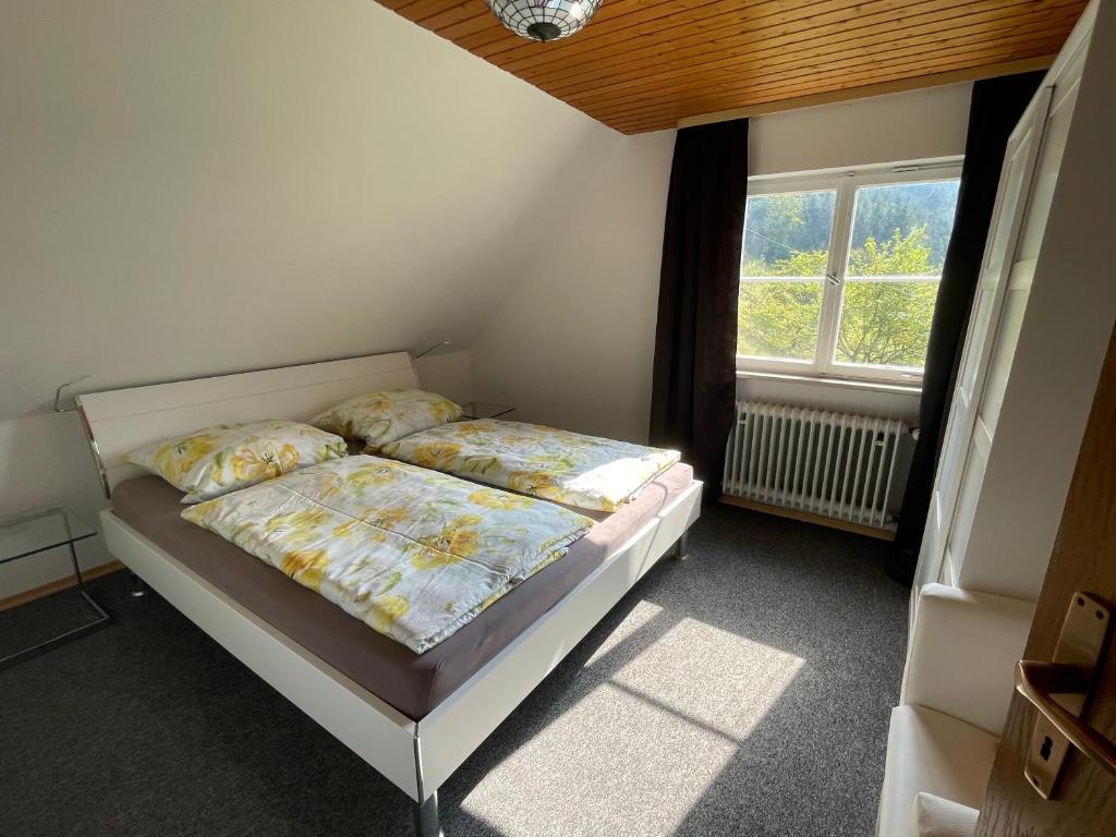 Postel nebo postele na pokoji v ubytování Mansarde Hesselbach