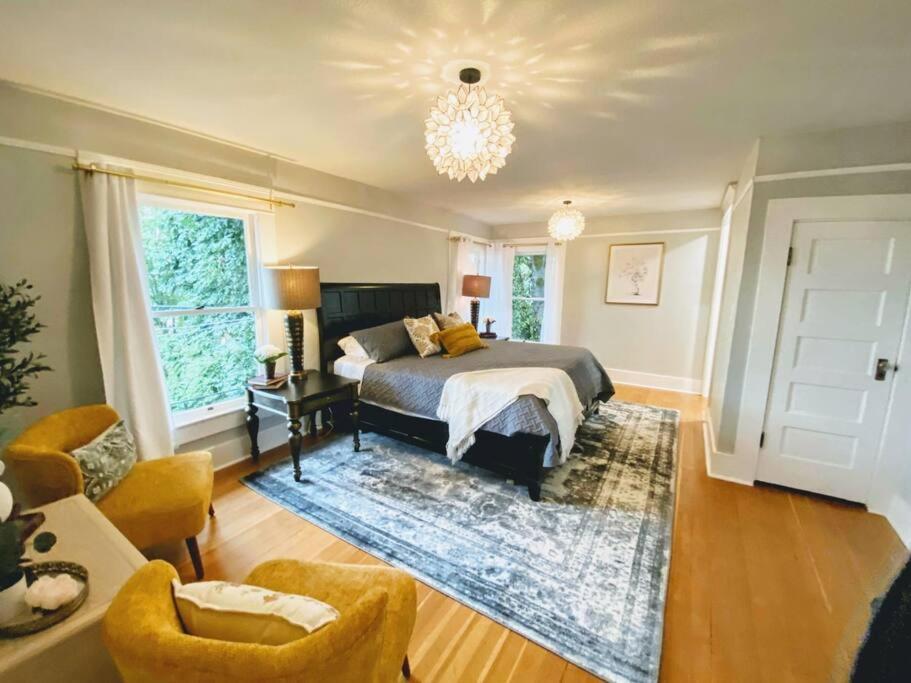 a bedroom with a bed and a chandelier at Historical Entertainer 3 Bedroom Townhouse AC PNW in Albany