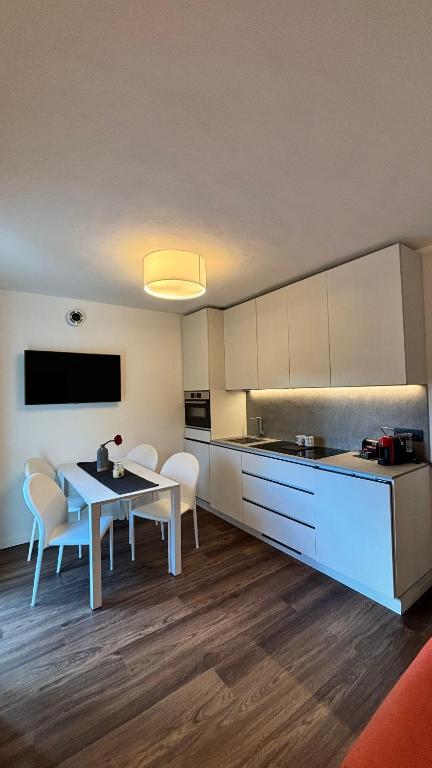 Televízia a/alebo spoločenská miestnosť v ubytovaní Villa Lucia appartamento Fiore