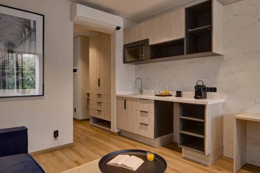 Kuchyň nebo kuchyňský kout v ubytování Vuestro Hotel Boutique