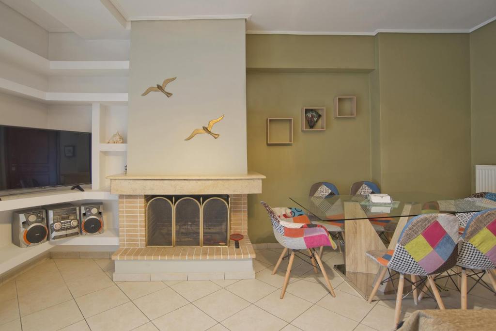 TV a/nebo společenská místnost v ubytování Seaside Spacious 2 BR, 2BA, Sea view Apt
