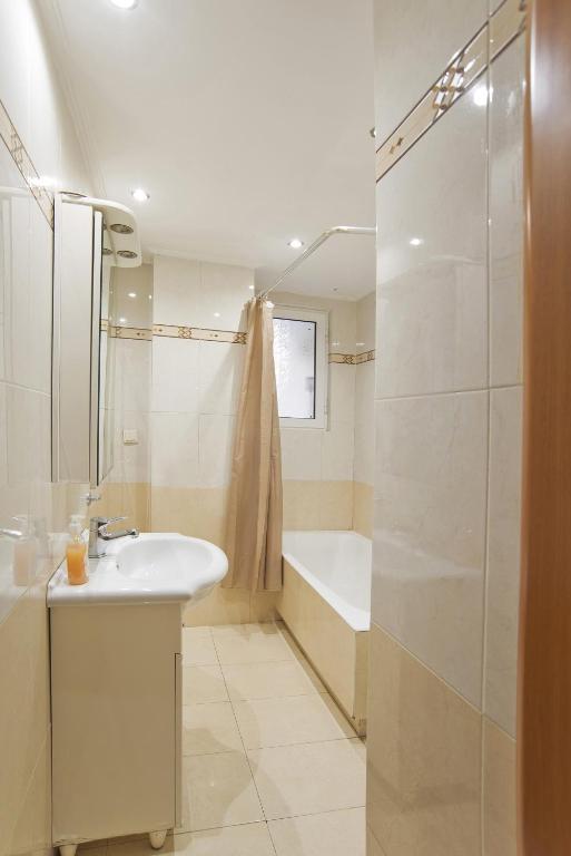 Koupelna v ubytování Seaside Spacious 2 BR, 2BA, Sea view Apt