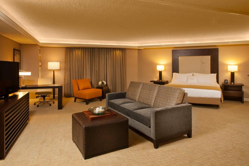 DoubleTree by Hilton Sonoma Wine Country - 1 King Bed Studio Suite