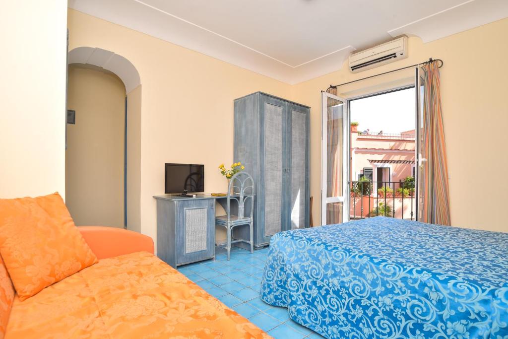 Łóżko lub łóżka w pokoju w obiekcie Hotel Terme Zi Carmela