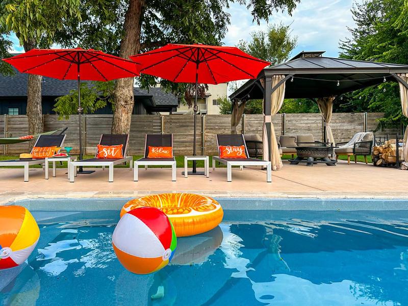 Bazén v ubytování 295 Steps To Silos Pool Heated 3 Min Baylor nebo v jeho okolí