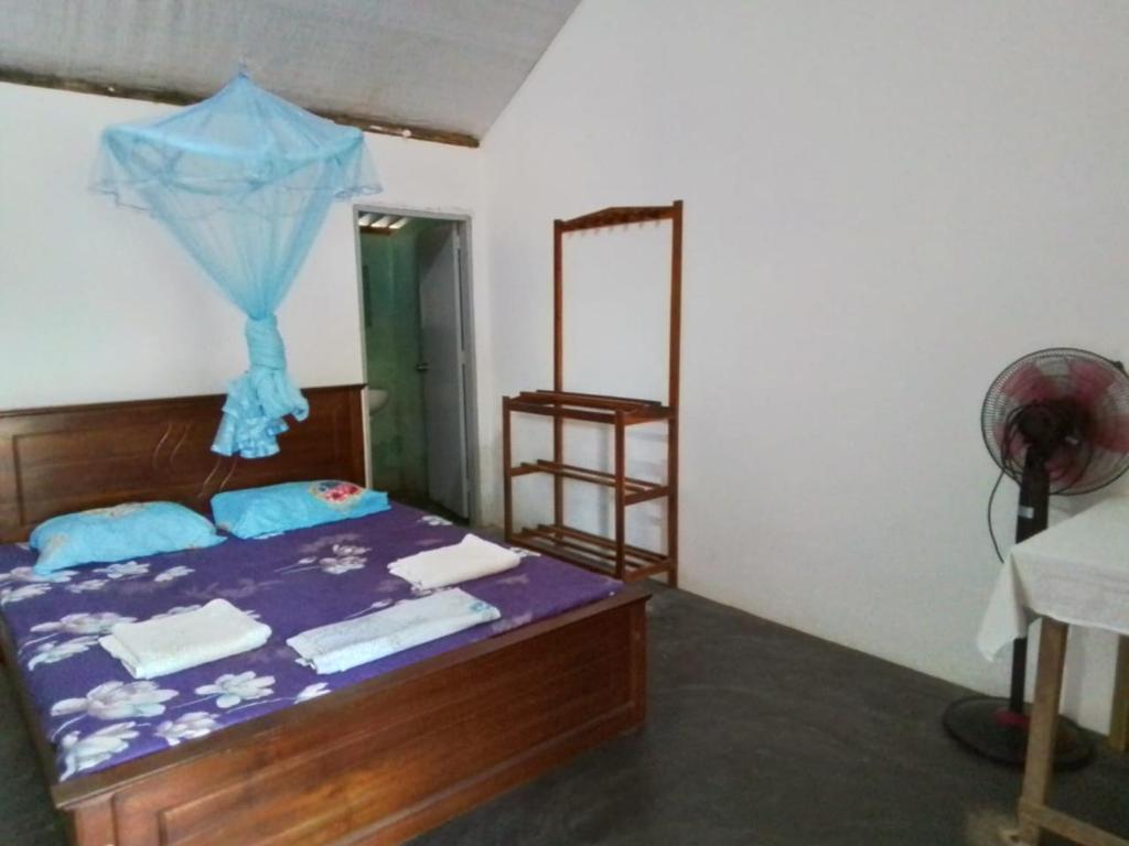 Dolphin Village - Budget Double Room
