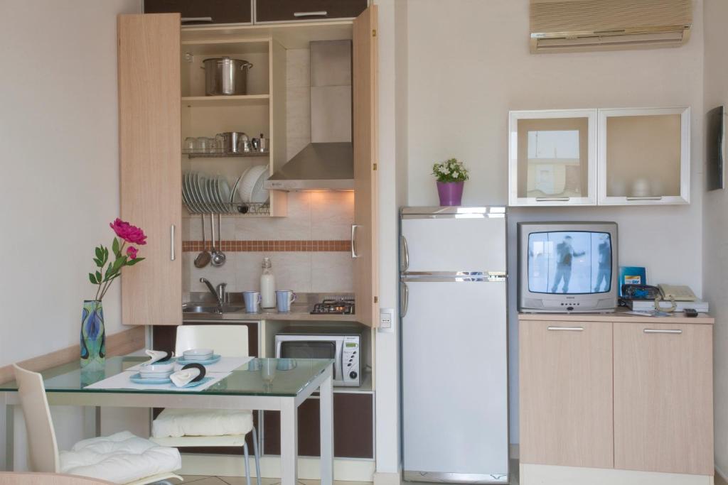 A kitchen or kitchenette at Residence Il Tulipano
