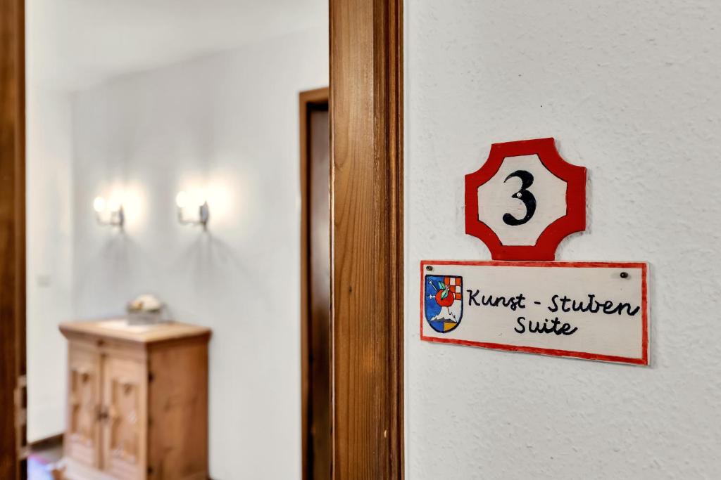 Certifikát, hodnocení, plakát nebo jiný dokument vystavený v ubytování Hotel und Bistrorant Dinkelsbühler Kunst Stuben
