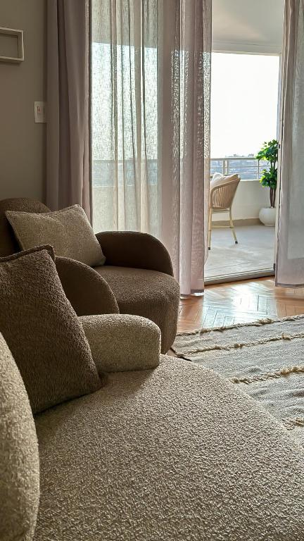 Posezení v ubytování Luxury 5-Star Nile View Apartment - Prime Cairo Location
