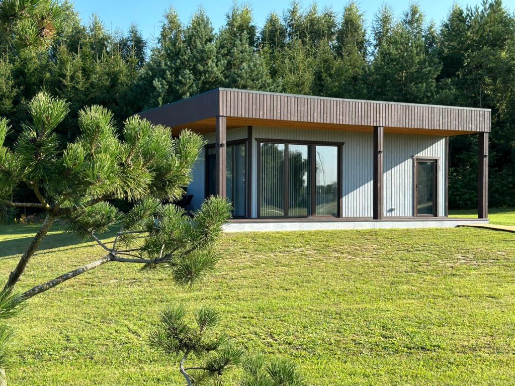 O grădină în afara Five Pine Resort