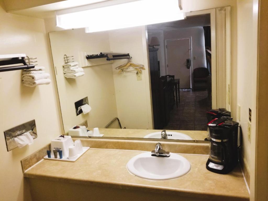 Americas Best Value Inn Arkansas City - 1 Grand Lit, Non-fumeur
