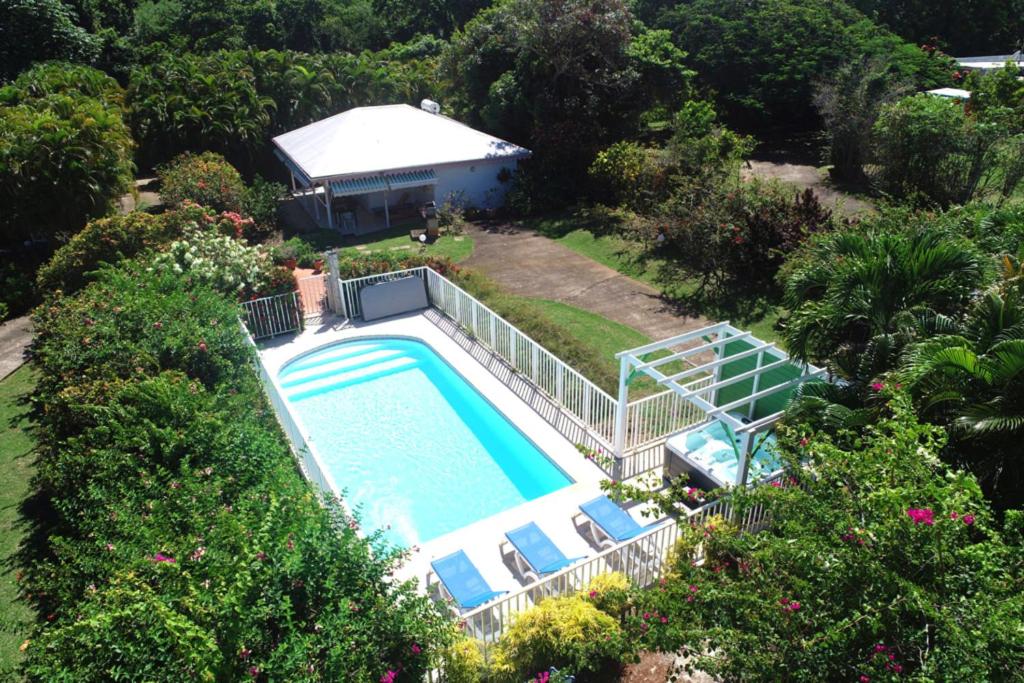 Bazén v ubytování Sur la route des épices - Location villas avec piscine et jacuzzi nebo v jeho okolí