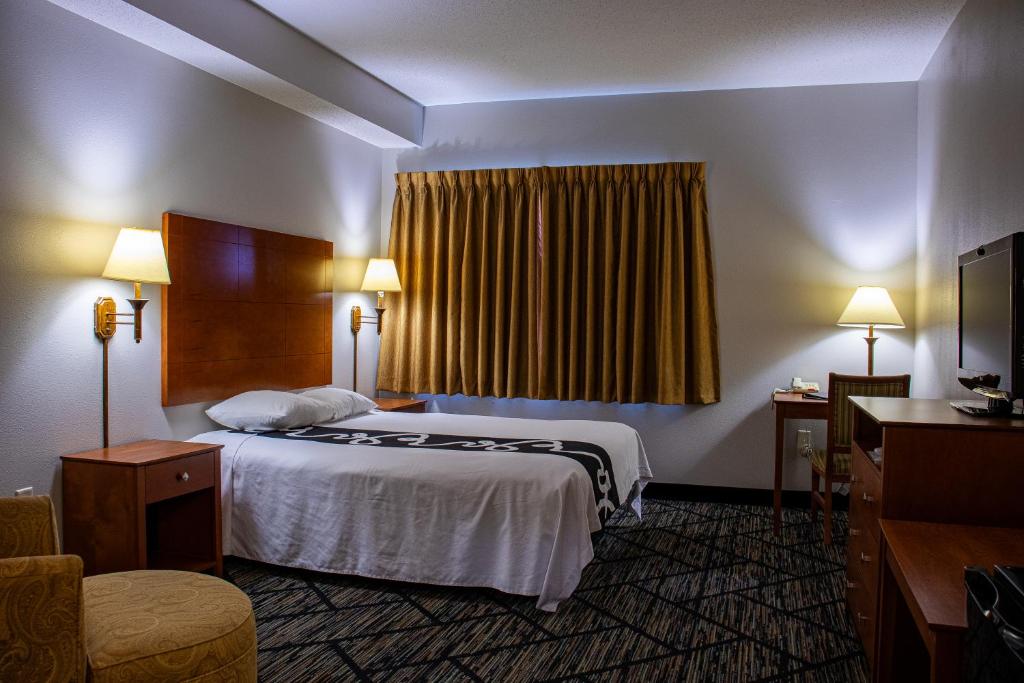 Postel nebo postele na pokoji v ubytování Belva Deer Inn