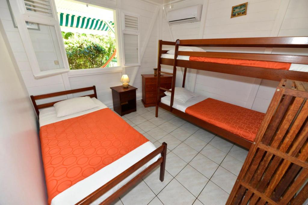 Postel nebo postele na pokoji v ubytování Sur la route des épices - Location villas avec piscine et jacuzzi