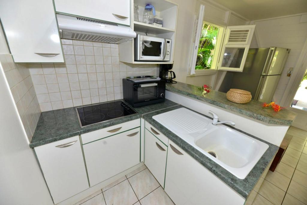 Kuchyň nebo kuchyňský kout v ubytování Sur la route des épices - Location villas avec piscine et jacuzzi