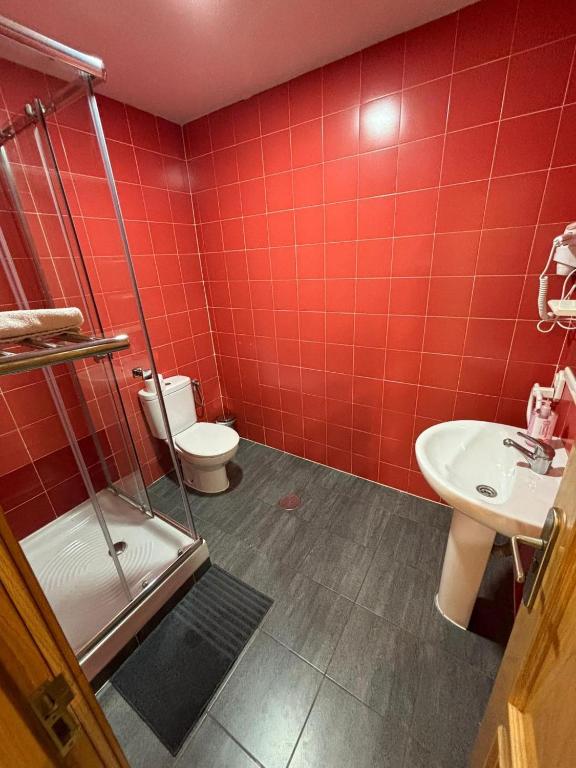 Un baño de Hostal New Life Madrid
